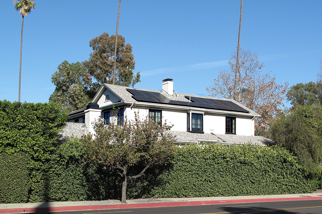 Nowoczesny dom z fotowoltaiką